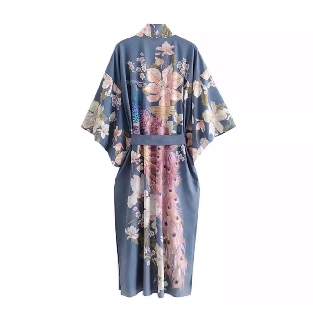 Now in Nude!!! Beautiful kimono wrap with Peacock design - Picture 10 of 13